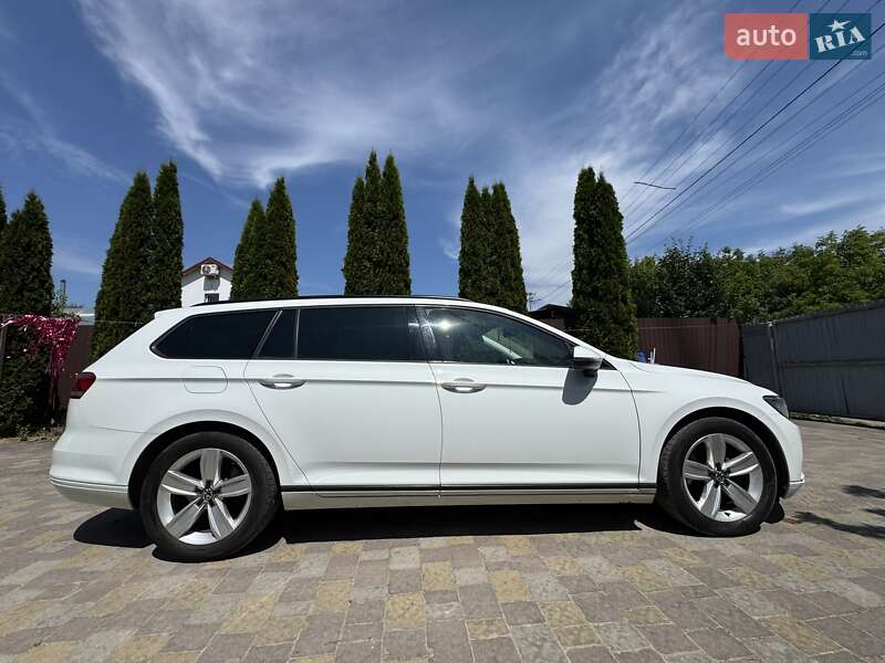 Универсал Volkswagen Passat 2017 в Львове