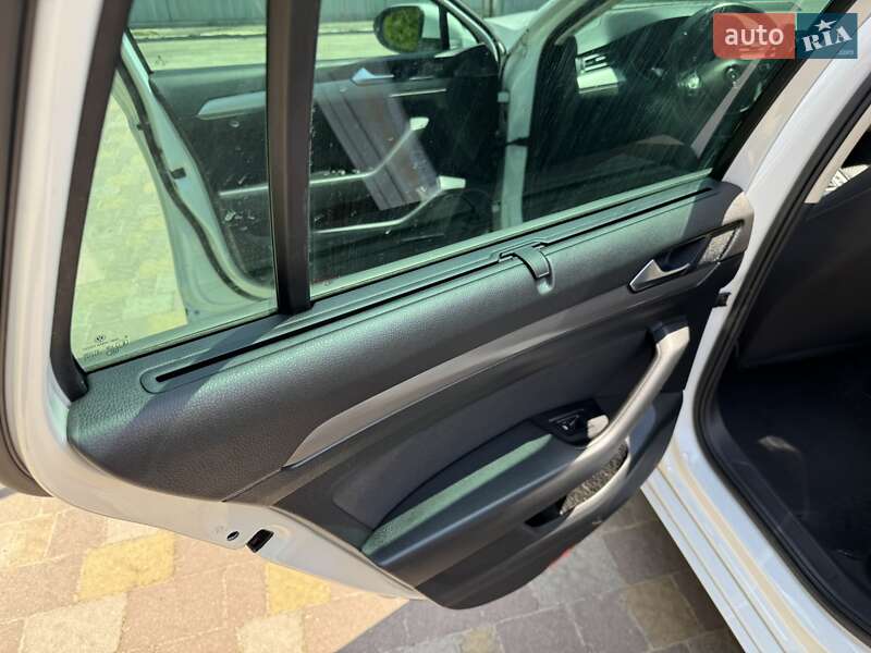 Универсал Volkswagen Passat 2017 в Львове