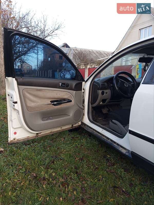 Седан Volkswagen Passat 2000 в Баре