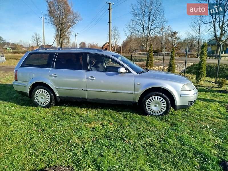 Универсал Volkswagen Passat 2003 в Старой Выжевке