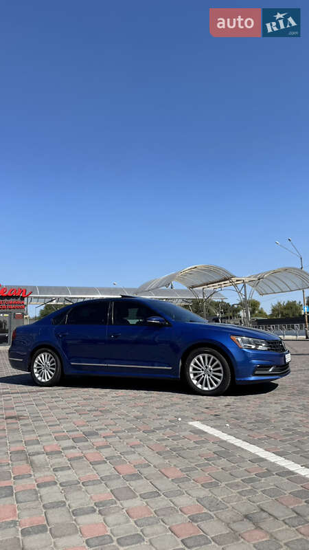 Седан Volkswagen Passat 2016 в Днепре