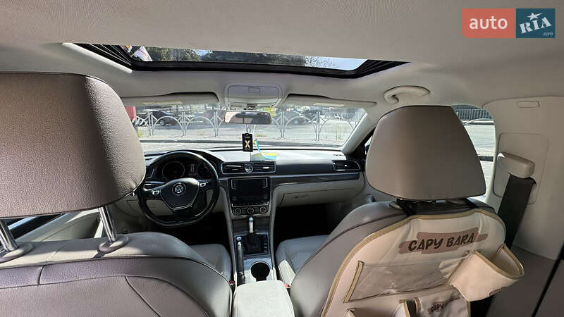 Седан Volkswagen Passat 2016 в Днепре