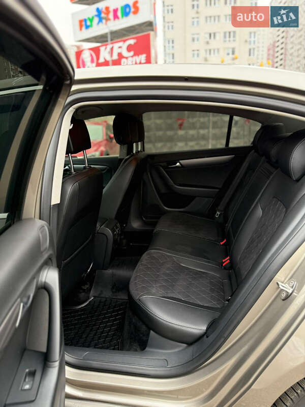 Седан Volkswagen Passat 2013 в Киеве