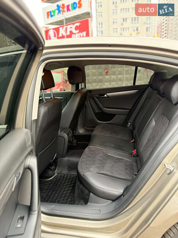 Седан Volkswagen Passat 2013 в Киеве