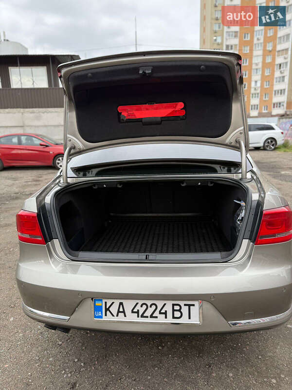 Седан Volkswagen Passat 2013 в Киеве