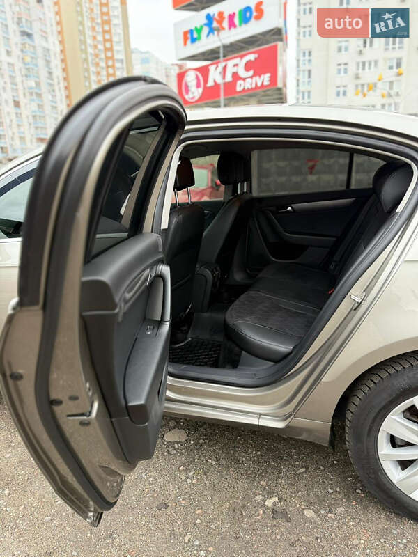 Седан Volkswagen Passat 2013 в Киеве