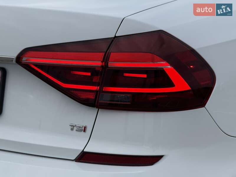 Седан Volkswagen Passat 2018 в Одессе