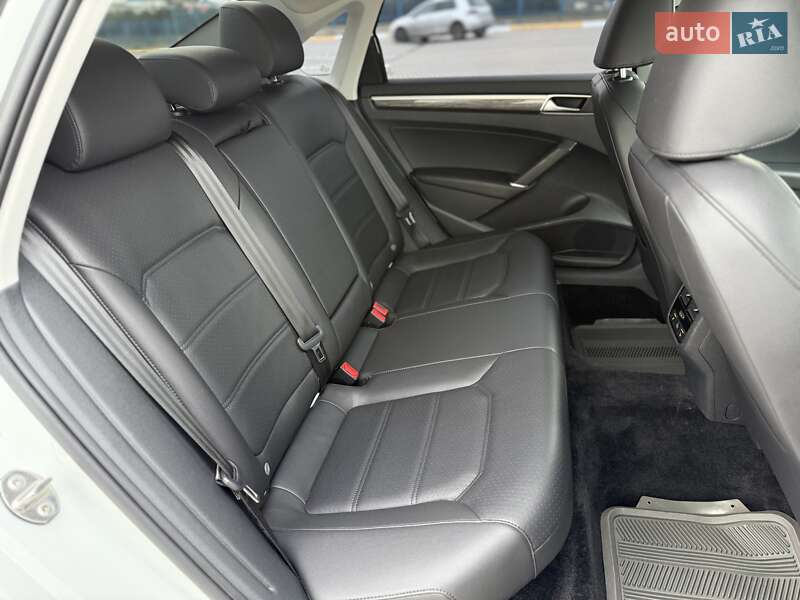 Седан Volkswagen Passat 2018 в Одессе