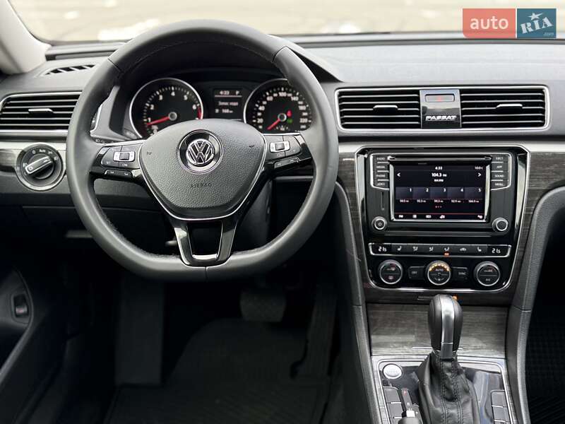 Седан Volkswagen Passat 2018 в Одессе