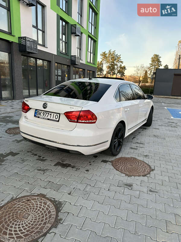 Седан Volkswagen Passat 2011 в Вараше