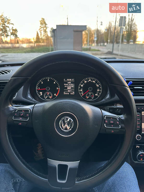 Седан Volkswagen Passat 2011 в Вараше