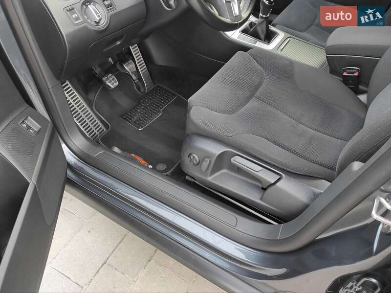 Универсал Volkswagen Passat 2009 в Мостиске