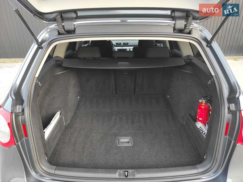 Универсал Volkswagen Passat 2009 в Мостиске