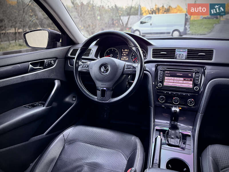 Седан Volkswagen Passat 2012 в Львове