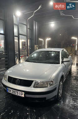 Седан Volkswagen Passat 1999 в Рівному
