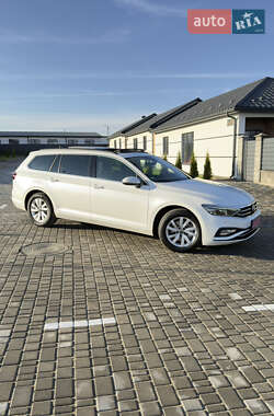 Універсал Volkswagen Passat 2022 в Вараші