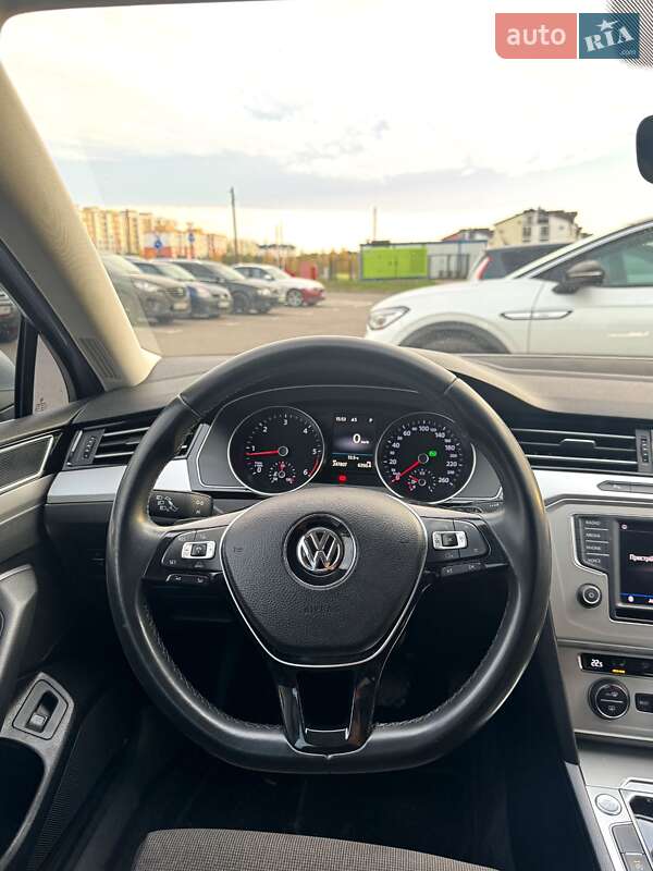 Универсал Volkswagen Passat 2016 в Ровно