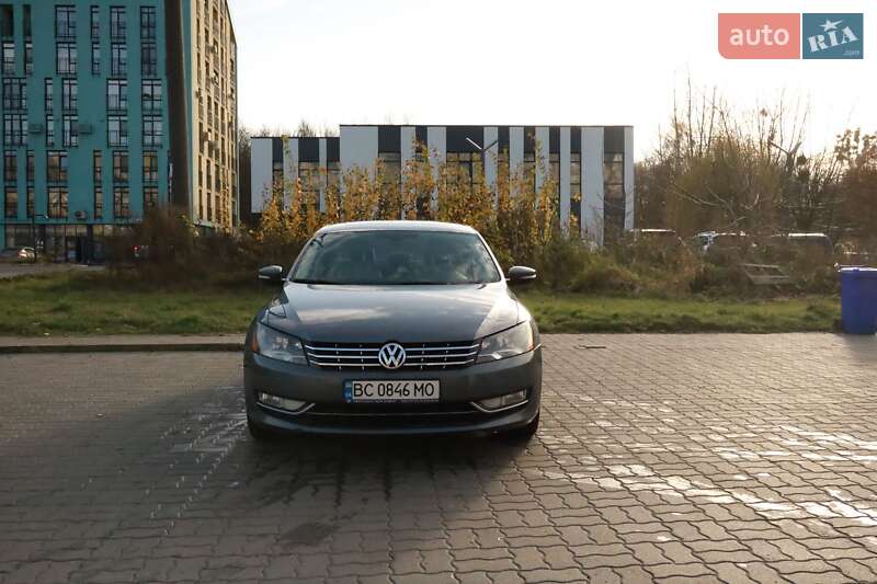 Седан Volkswagen Passat 2012 в Львове