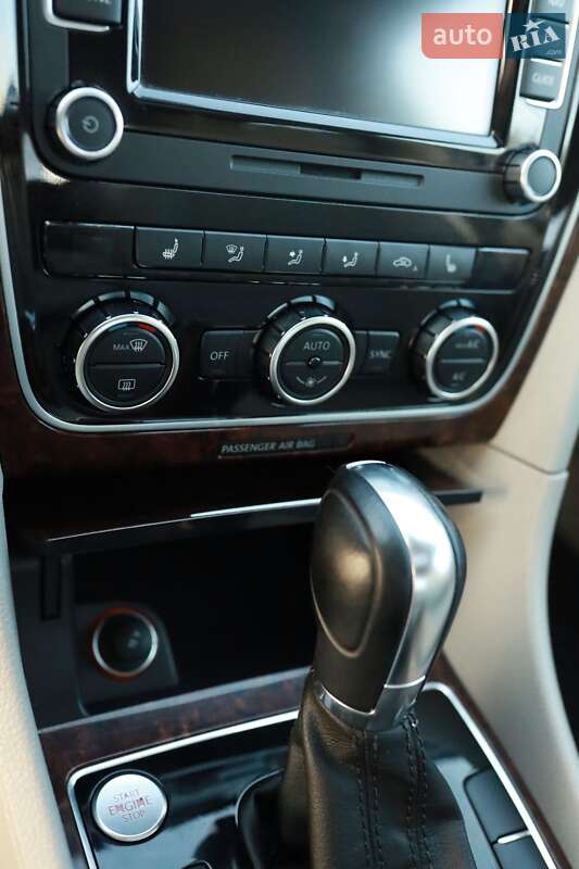 Седан Volkswagen Passat 2012 в Львове