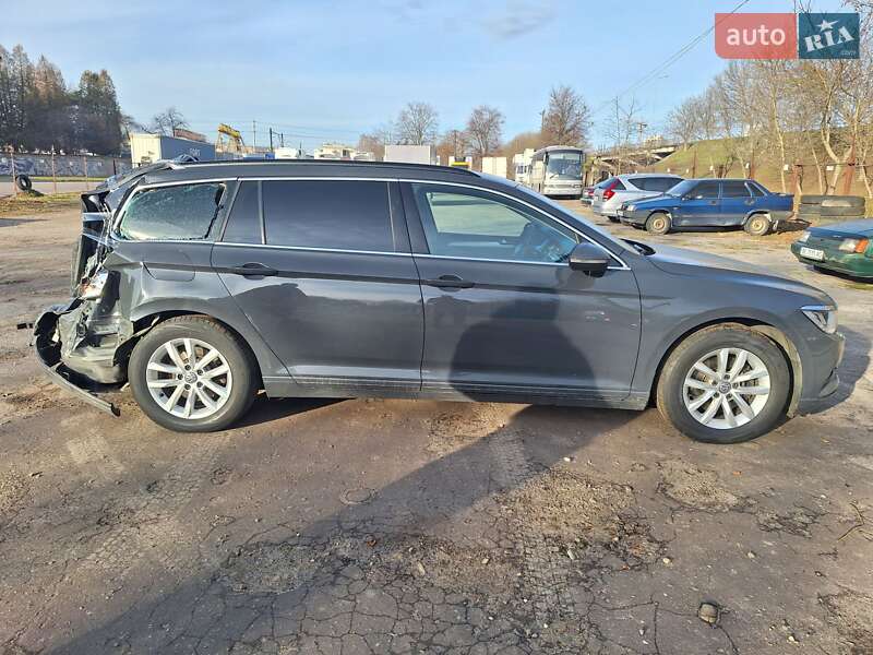 Универсал Volkswagen Passat 2019 в Львове фото 3 Универсал Volkswagen Passat 2019 в Львове