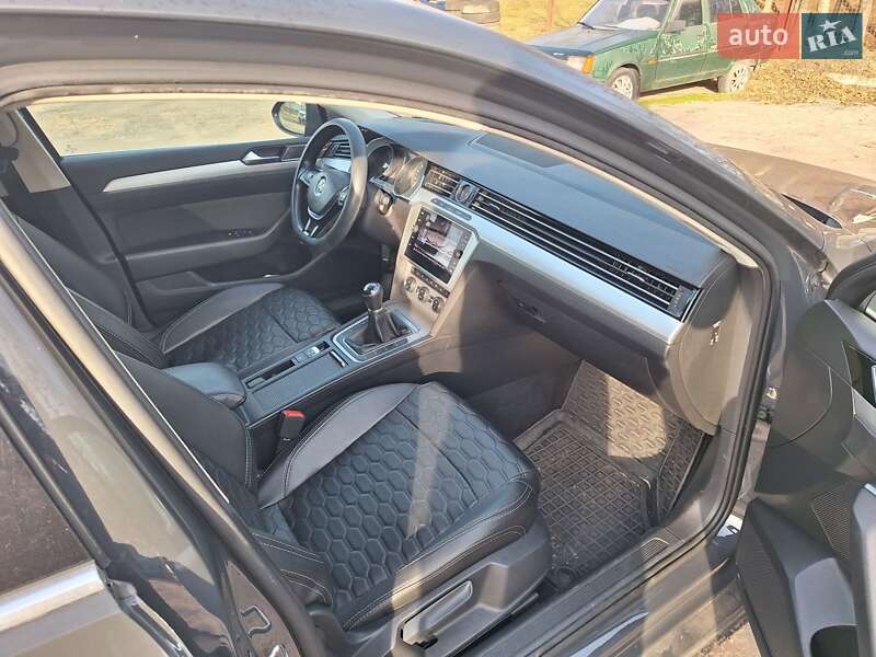 Универсал Volkswagen Passat 2019 в Львове фото 9 Универсал Volkswagen Passat 2019 в Львове