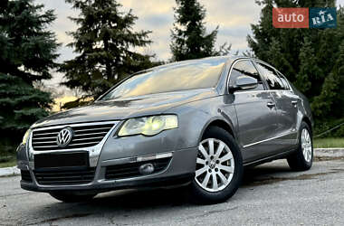 Седан Volkswagen Passat 2008 в Днепре