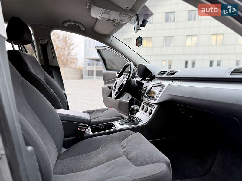 Седан Volkswagen Passat 2008 в Днепре