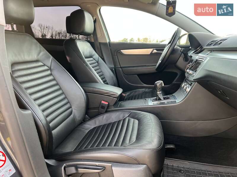 Универсал Volkswagen Passat 2012 в Стрые