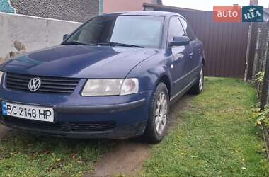 Седан Volkswagen Passat 1998 в Стрые