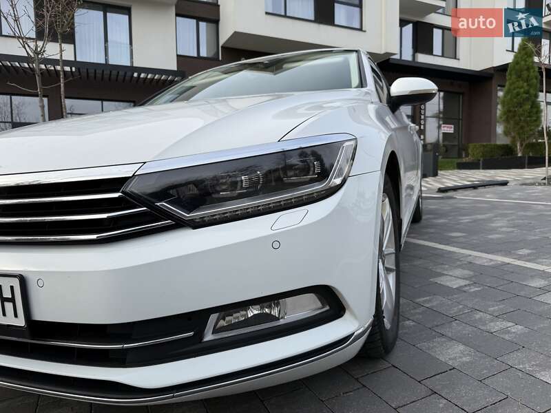 Седан Volkswagen Passat 2015 в Ужгороді