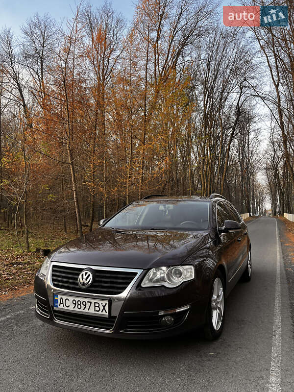 Універсал Volkswagen Passat 2010 в Луцьку