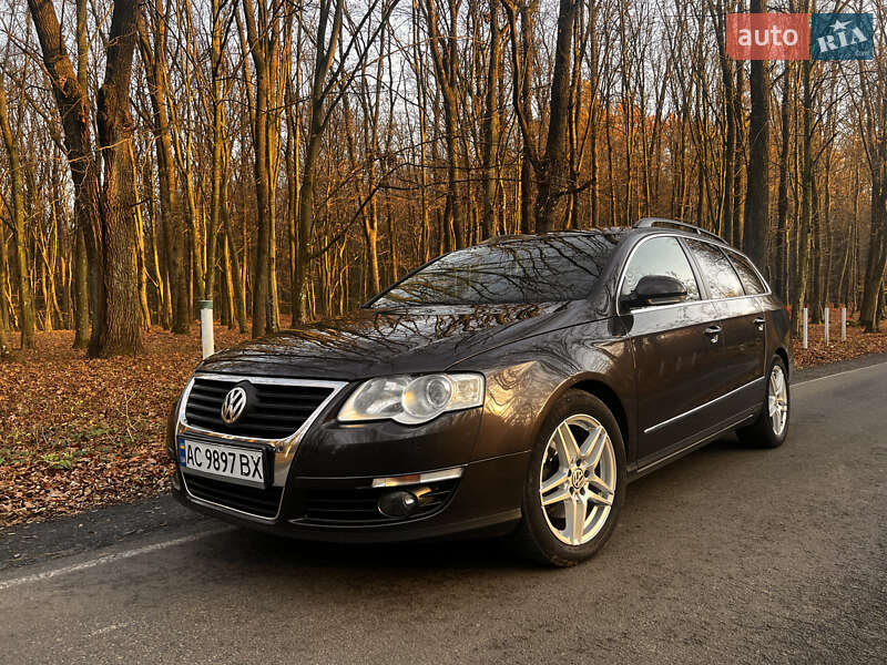 Універсал Volkswagen Passat 2010 в Луцьку