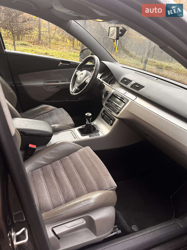 Універсал Volkswagen Passat 2010 в Луцьку