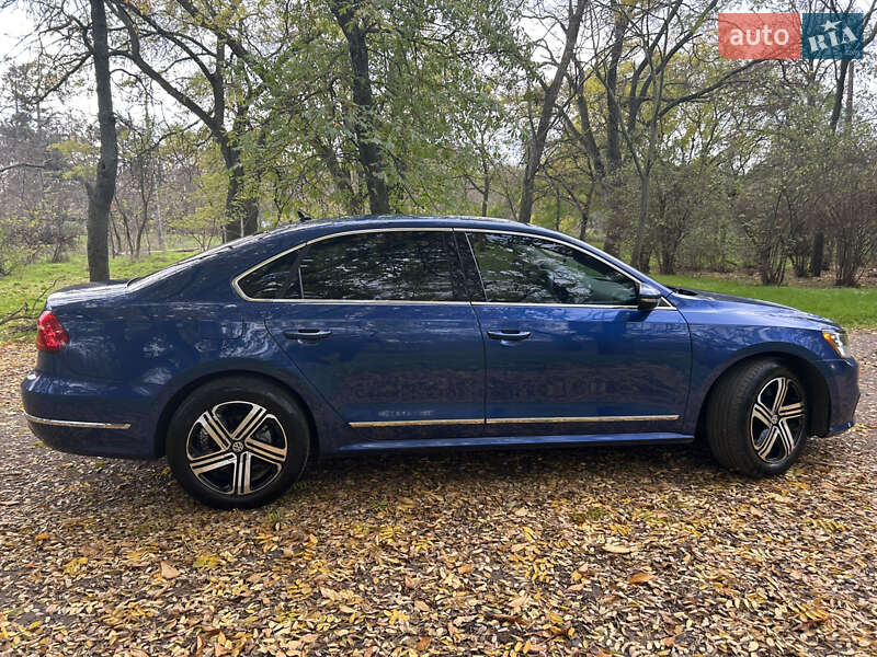 Седан Volkswagen Passat 2015 в Одессе