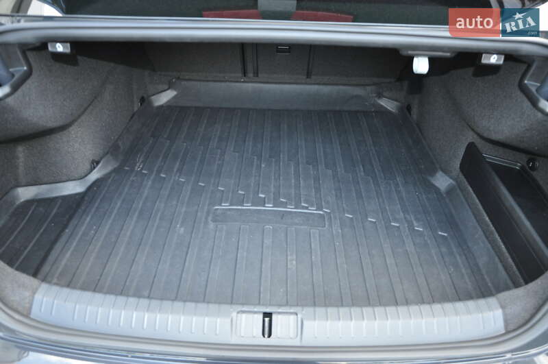 Седан Volkswagen Passat 2017 в Одессе