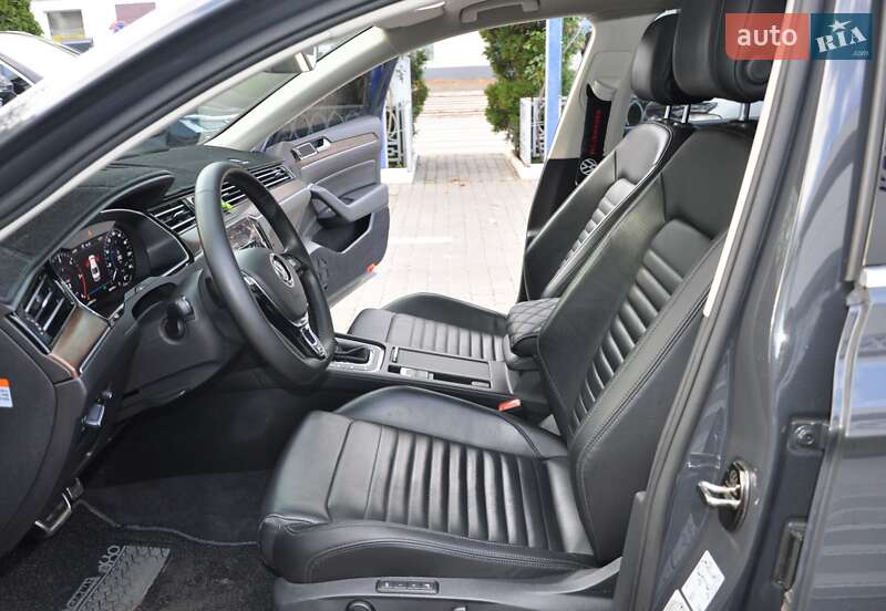 Седан Volkswagen Passat 2017 в Одессе