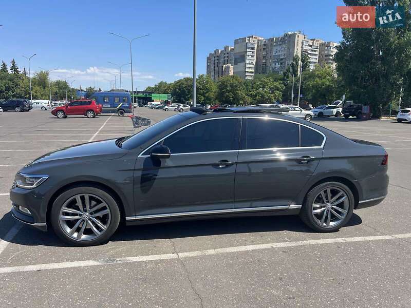 Седан Volkswagen Passat 2017 в Одессе