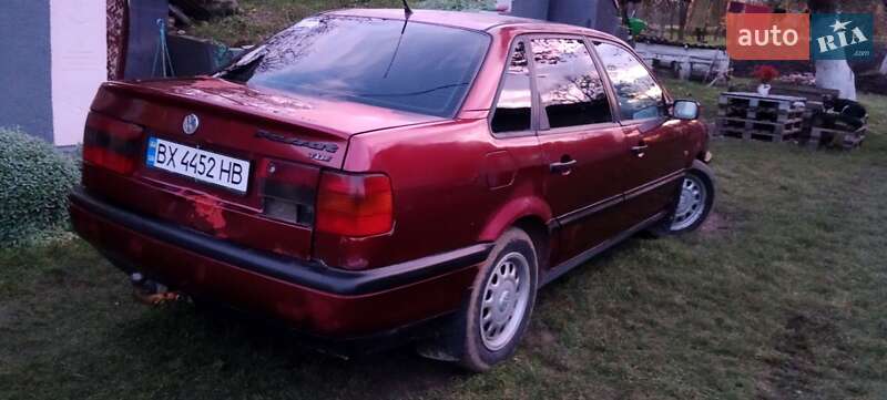 Седан Volkswagen Passat 1996 в Новой Ушице