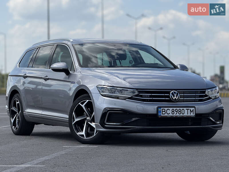 Універсал Volkswagen Passat 2021 в Львові