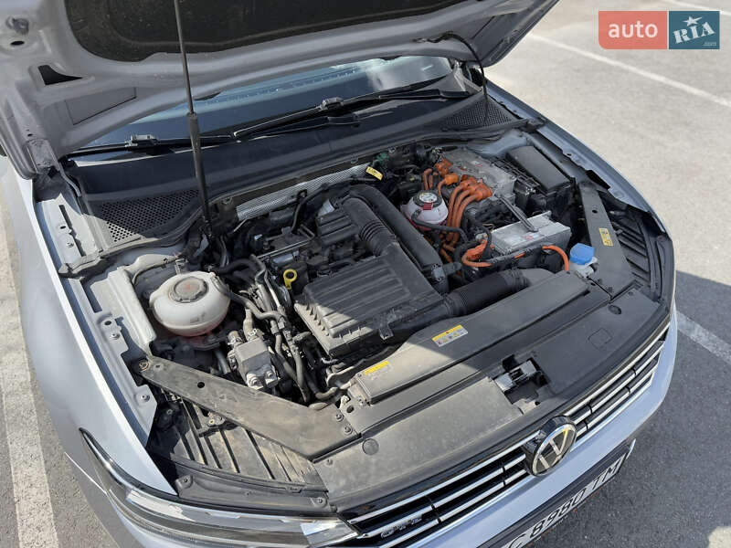 Універсал Volkswagen Passat 2021 в Львові