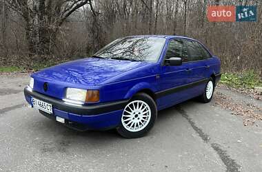 Седан Volkswagen Passat 1988 в Гадяче