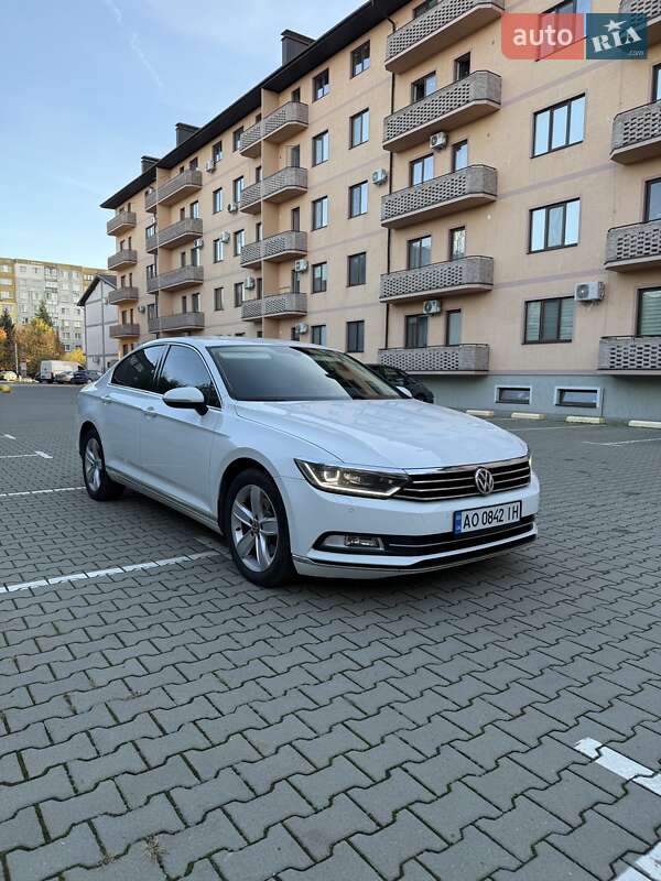 Седан Volkswagen Passat 2015 в Ужгороді