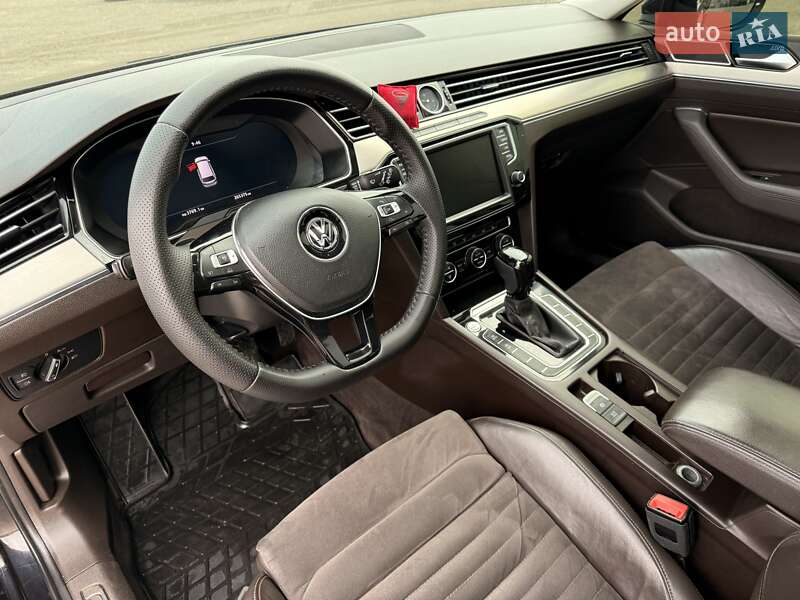 Седан Volkswagen Passat 2014 в Одессе