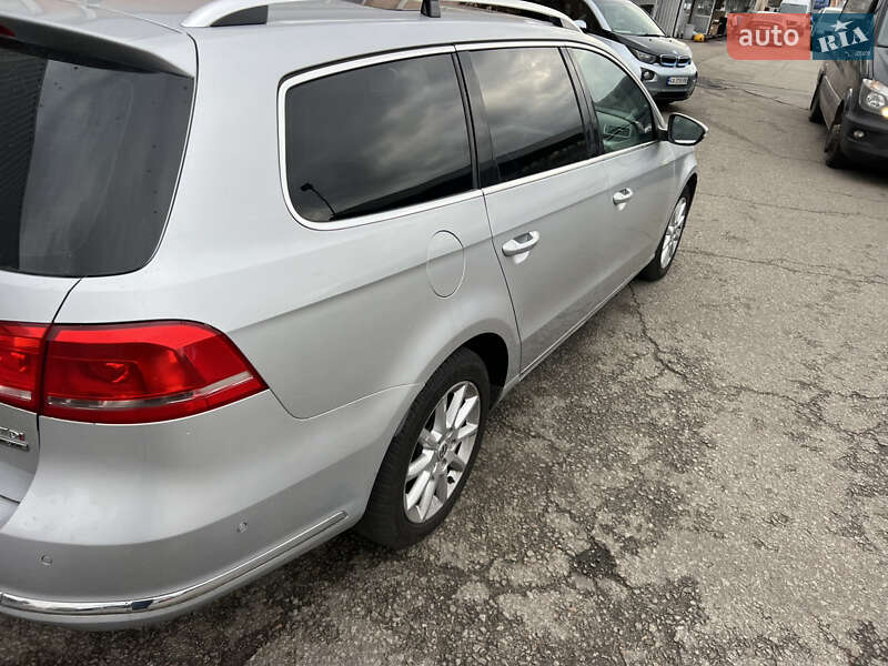 Универсал Volkswagen Passat 2010 в Киеве