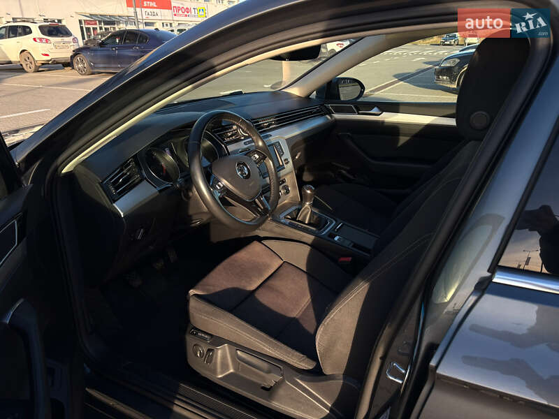 Универсал Volkswagen Passat 2017 в Львове фото 9 Универсал Volkswagen Passat 2017 в Львове