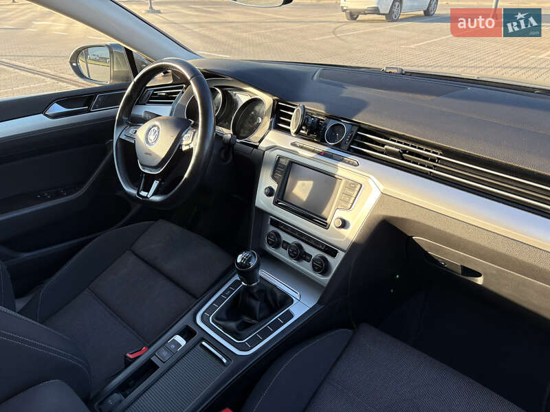 Универсал Volkswagen Passat 2017 в Львове фото 13 Универсал Volkswagen Passat 2017 в Львове