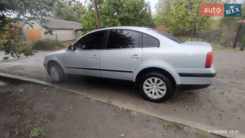 Седан Volkswagen Passat 1998 в Первомайске