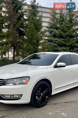 Седан Volkswagen Passat 2014 в Тернополі