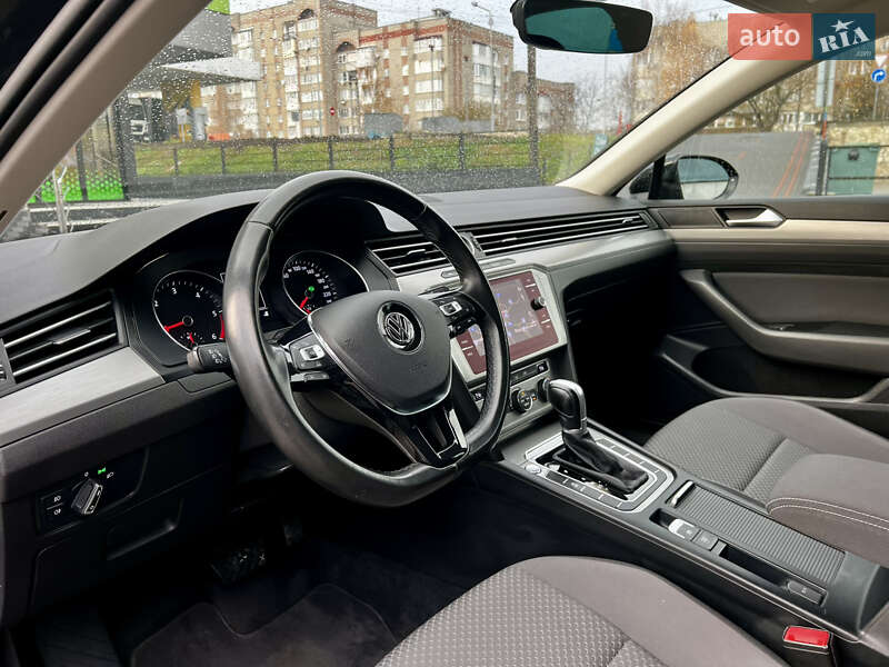 Седан Volkswagen Passat 2017 в Тернополе