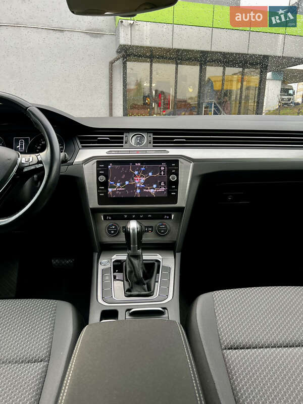 Седан Volkswagen Passat 2017 в Тернополе